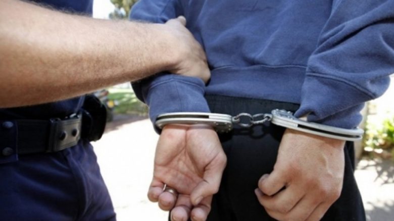 Arrestohen tre të punësuar nga Drejtoria e kadastrës