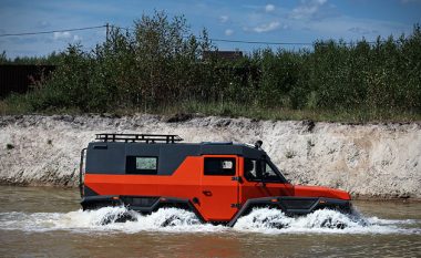 Makina 8×8 me 3 sisteme drejtimi që nuk ngec askund (Video)