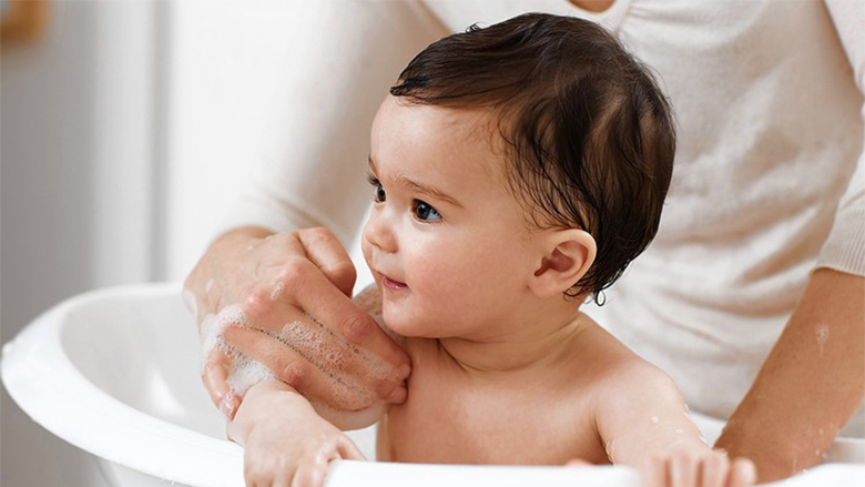 Shëndeti i bebes: Uji është shkaktari i mundshëm i zhvillimit të ekzemës