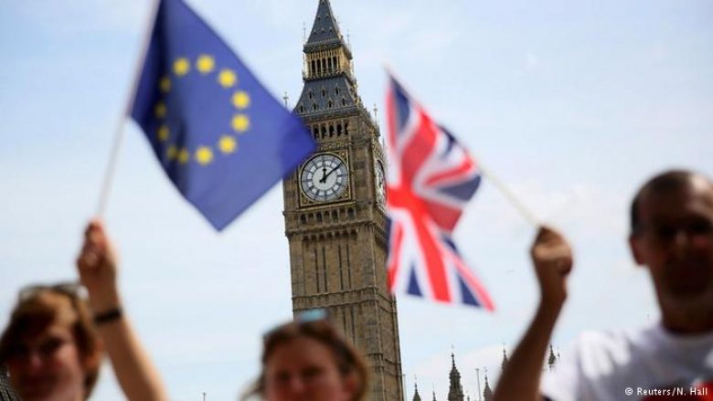 Pas Brexit-it, Londra fillon të vuajë pasojat ekonomike