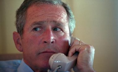 Publikohen pamjet e reja të momentit kur George W.Bush mësoi për sulmin 11 Shtatorit (Foto)
