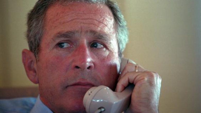 Publikohen pamjet e reja të momentit kur George W.Bush mësoi për sulmin 11 Shtatorit (Foto)