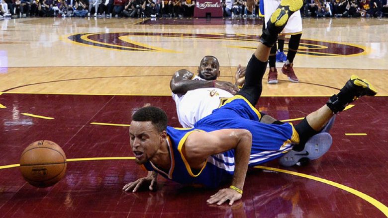 Shpërthen Curry, Golden State një fitore larg titullit (Video)