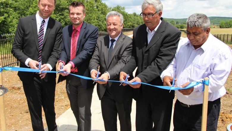 Abrashi mori pjesë në përurimin e përfundimit të punimeve të varrezave në fshatin Dubravë të Ferizajt