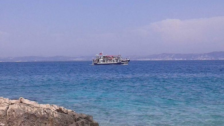 Tmerrohen pushuesit në plazhin e Vlorës, ja çfarë nxjerr deti (Video)