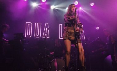 Dua Lipa performon në festivalin më prestigjioz botëror (Foto)