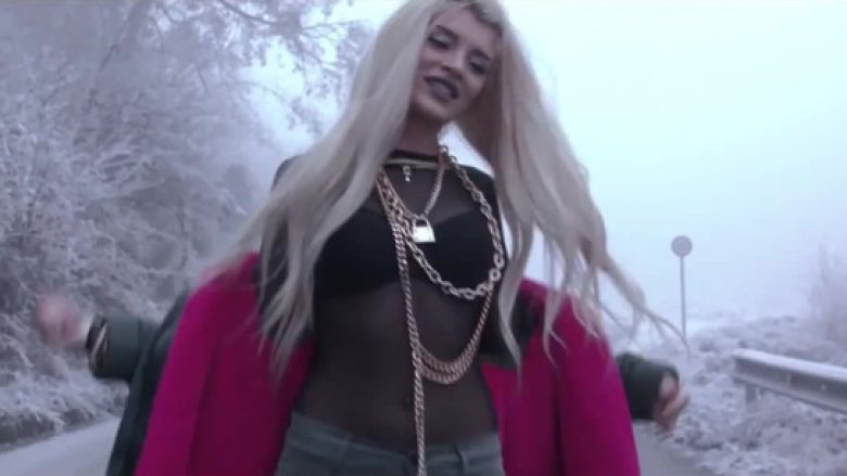 Era Istrefi shënon suksesin e radhës me “Bonbon” (Video)