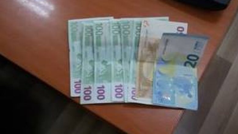 Shqiptari nga Maqedonia humb 670 euro, befasia i vjen nga Policia (Foto)