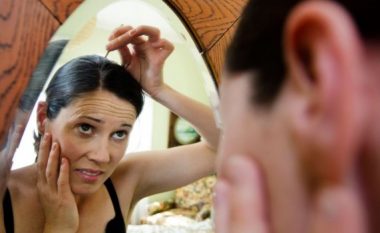 Shikoni në pasqyrë: Nëse keni këtë në flokë, kurrë nuk do të sëmureni nga kanceri!