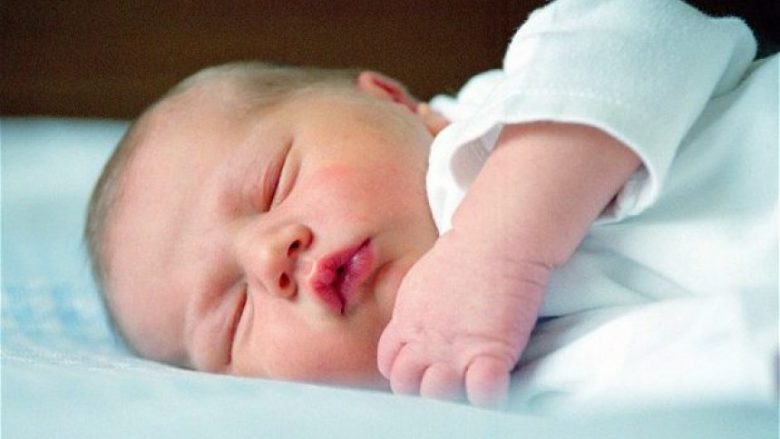 Maqedoni, procedurat për lindjet e fëmijëve prindërit mund t’i kryejnë në spital
