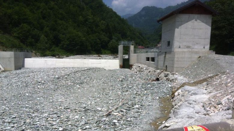 Komuna e Deçanit padit kompaninë austriake, shkeli ligjin me hidrocentralet