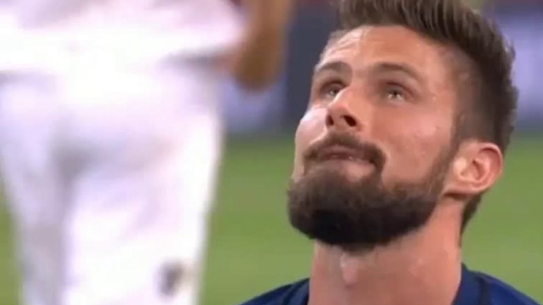 Giroud kundërpërgjigjet, godet shtyllën (Video)