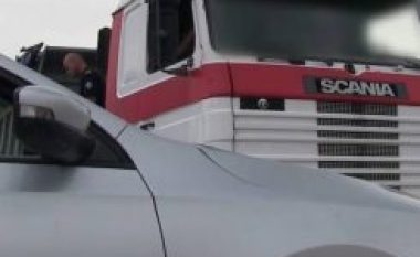 Policia ndjek kamionin në Mitrovicë me derivate kontrabandë (Video)