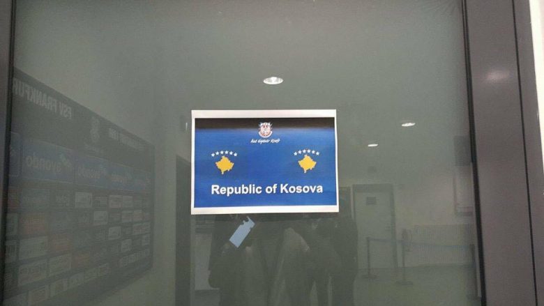 Ekskluzive, Kosova arrin në stadium, pamje para ndeshjes miqësore (Video/Foto)