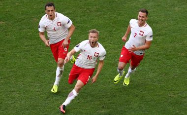 Polonia mposht Ukrainën me golin e bukur të Blaszczykowskit (Video)