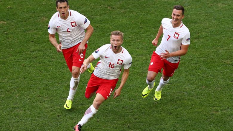 Polonia mposht Ukrainën me golin e bukur të Blaszczykowskit (Video)