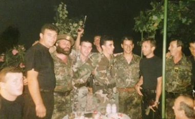 Deputetët Rexhep Selimi e Haxhi Shala gjatë luftës në Kumanovë