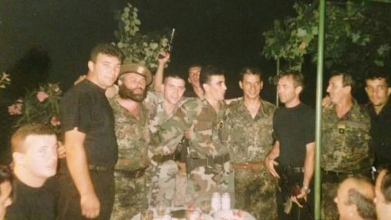 Deputetët Rexhep Selimi e Haxhi Shala gjatë luftës në Kumanovë