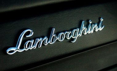 Kjo është gjëja e fundit që prisni të shihni të kapur për një Lamborghini (Foto)