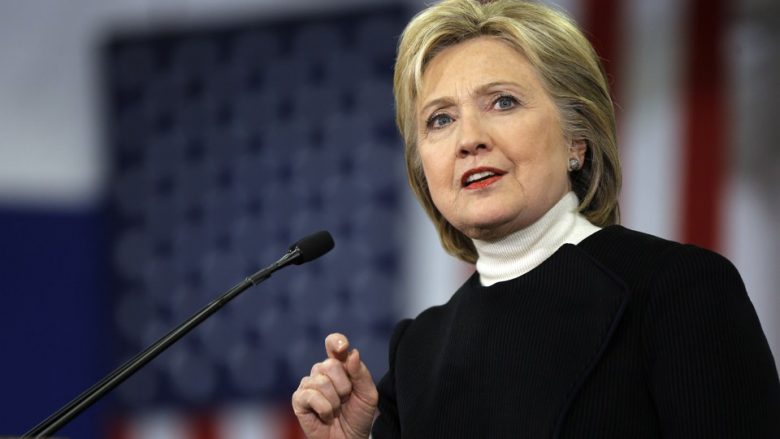 Clinton: Nuk mund të tërhiqemi përball kërcënimeve