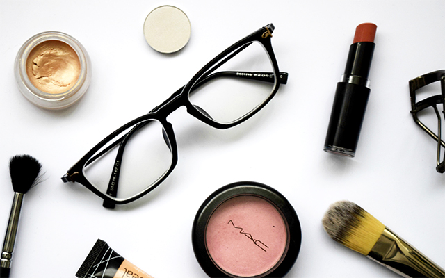 makeup for glasses and contact lenses