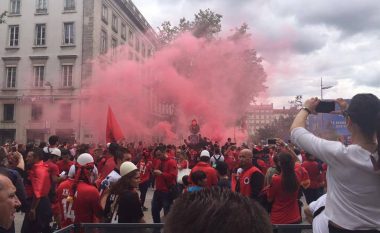 Inati i malazezëve ndaj shqiptarëve, dënojnë tifozët me flamuj mbi veturë (Foto)