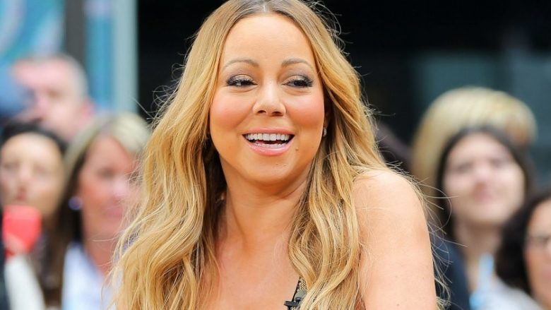 Mariah ekspozon gjoksin për të festuar shkurorëzimin (Foto)