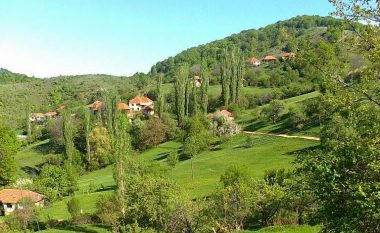 Shqiptarët po i lënë fshatrat e Bujanocit, ata që mbesin sulmohen nga serbët (Video)