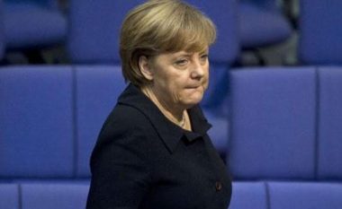 Merkel: Vdekja e deputetes britanike të zbardhet urgjentisht