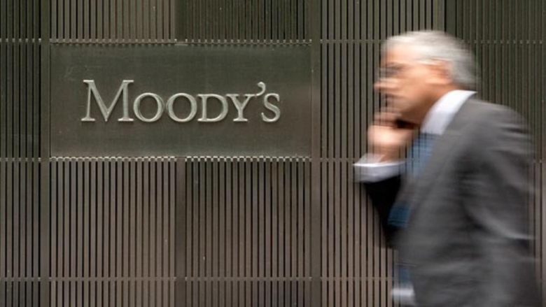 Moody’s: Sistemi bankar britanik negativ