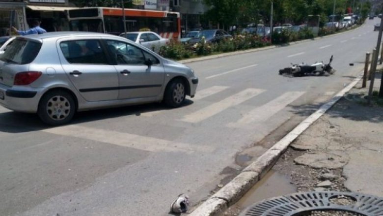 Aksident i rëndë në Prishtinë, lëndohet rëndë motoçiklisti (Foto)