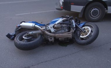 Motoçiklisti tenton t’i ikë policisë në Prishtinë pasi kishte substanca narkotike