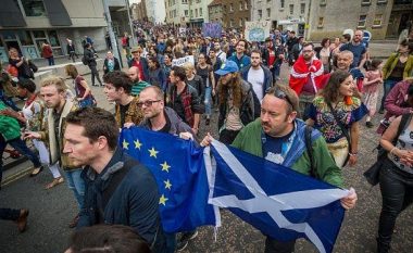 Protesta në Britani, kundër daljes nga BE: Dy milionë nënshkrime për të tërhequr referendumin