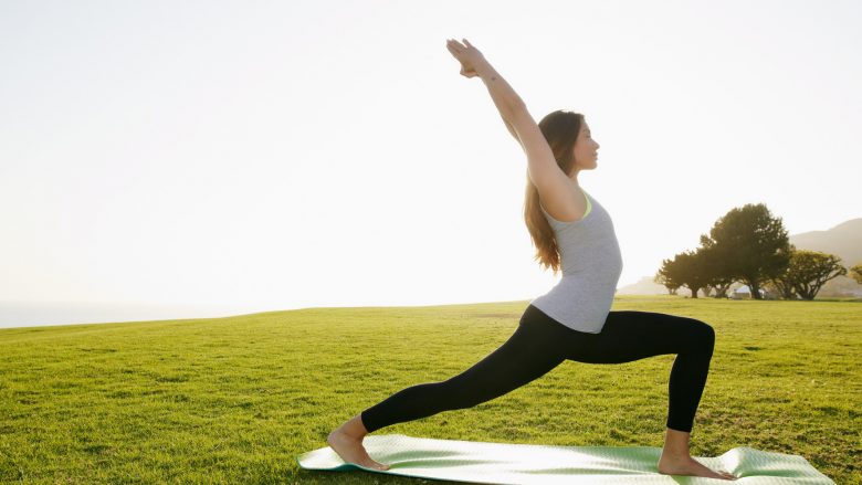 Pesë poza të jogas për trajtimin e shumë problemeve me stomak (video)