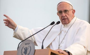 Papa Françesku refuzon donacionin – në shumë përfshihej edhe numri 666! (Foto)
