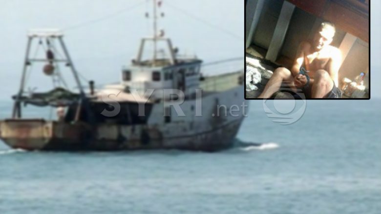 Shikojeni si është lidhur marinari shqiptar i marrë peng nga egjiptiani (Foto)