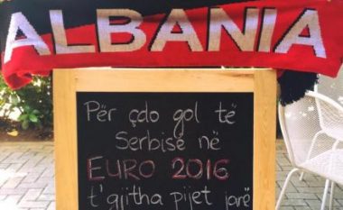 Serbët pije falas nëse pëson gol Shqipëria, ja si i përgjigjet një lokal në Kosovë (Foto)