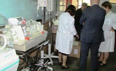 Donacion 55 mijë euro në pajisje mjekësore për Klinikën e Neonatologjisë në QKUK