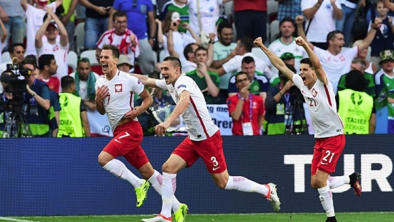 Polonia regjistron fitoren e parë në një Evropian (Video)