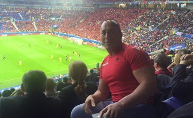 Haradinaj po e shijon nga afër lojën e Shqipërisë (Foto)