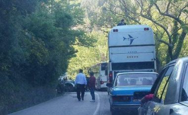 Aksidentohet autobusi me studentë në Sarandë
