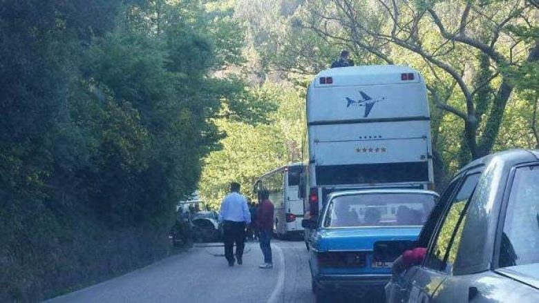 Aksidentohet autobusi me studentë në Sarandë