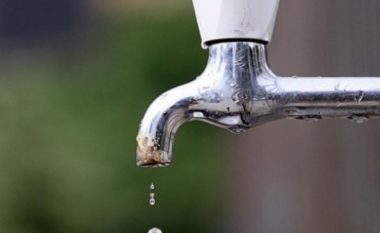 Nesër reduktime, pastrohen rezervuarët e ujit të pijshëm në Fushë Kosovë