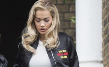 Rita Ora, serioze dhe seksi në të zezë (Foto)