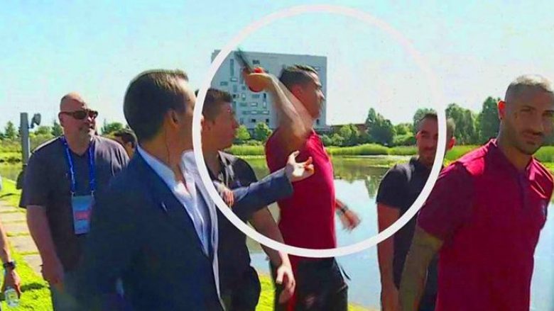 Televizioni portugez reagon pasi Ronaldo hodhi mikrofonin në liqen