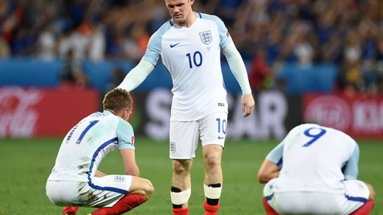 E pabesueshme! Rooney i bien flokët pas eliminimit prej Euro 2016!? (Foto)