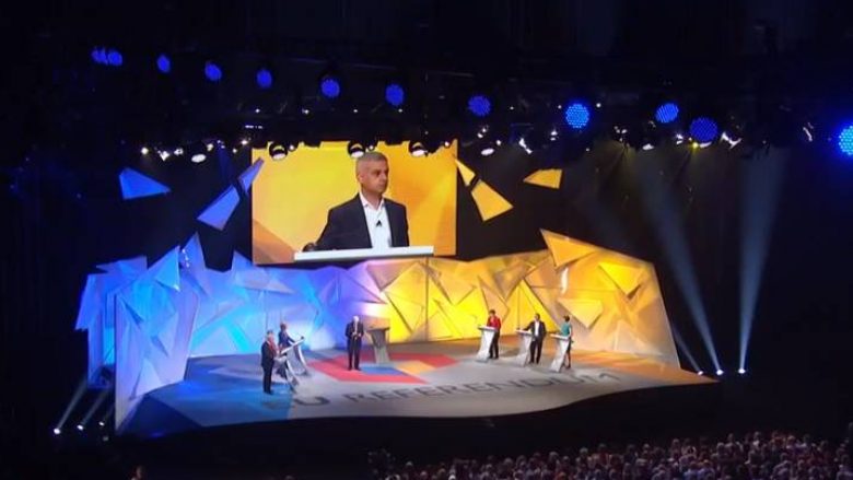 Kryetari i Londrës “bën iftar” në skenë, gjatë një debati në Wembley (Foto/Video)