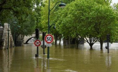 Franca rrezikohet nga përmbytjet