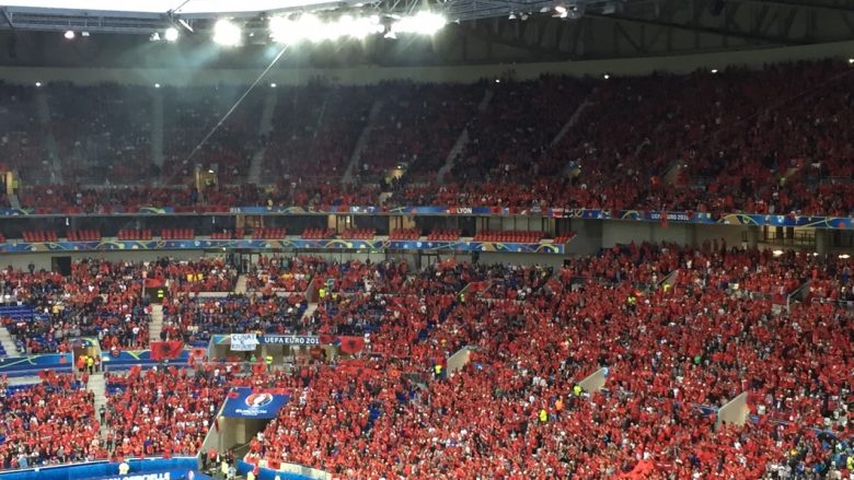 I gjithë stadiumi me Shqipërinë (Foto)