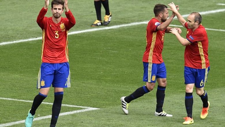 Spanja nis rrugëtimin e mbrojtjes së titullit të kampionit me fitore (Foto/Video)